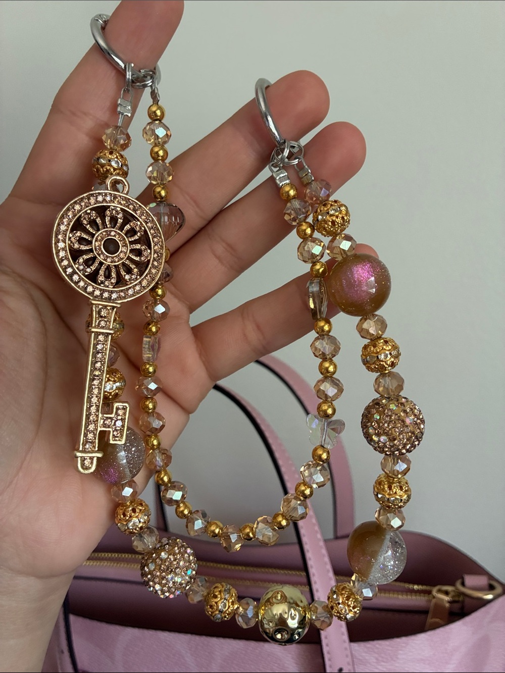SALE🎀 Vintage Gold Key Charm Beaded Bag Chain - Picture 2 of 2